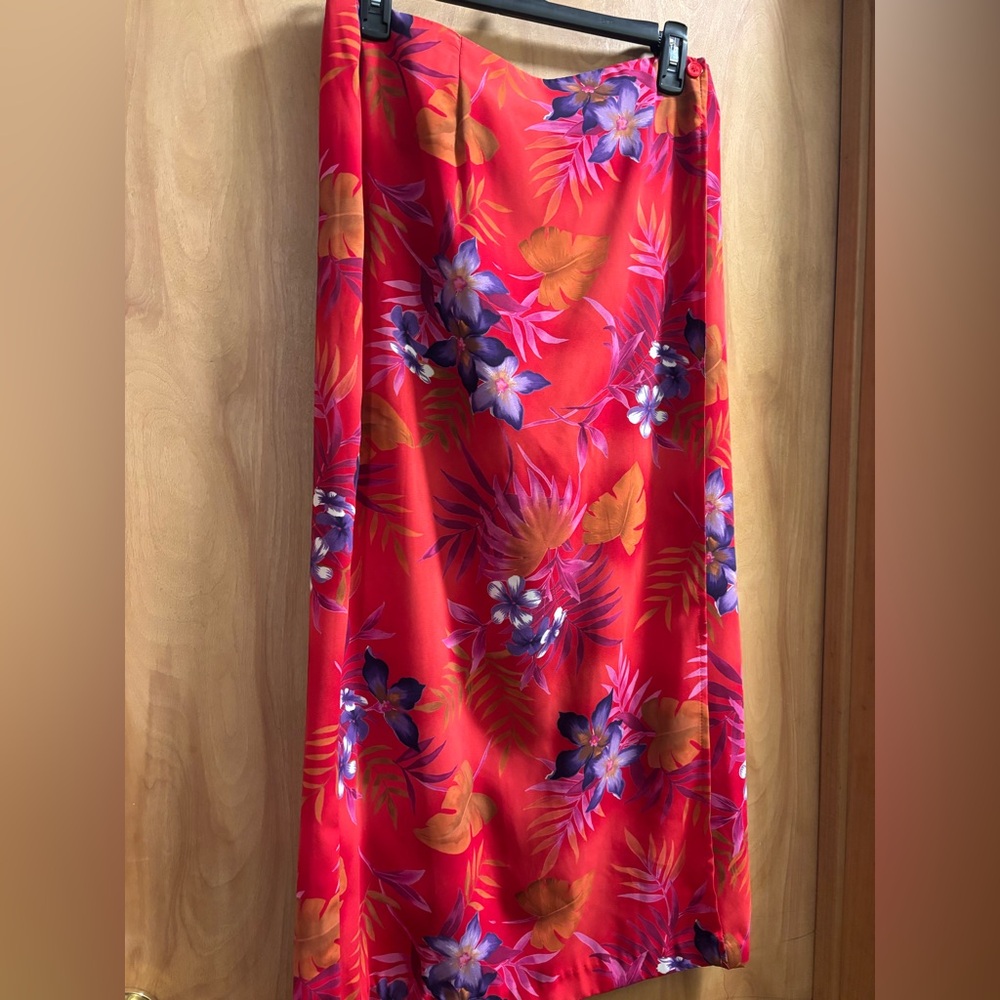 Hawaiian print maxi skirt size medium